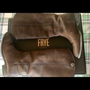 Women’s Melissa Button 2 Frye boots